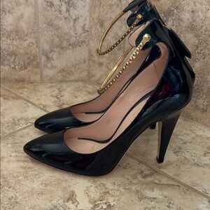 Gucci Black stud Mary Jane strap cat Patent Heels with Gold Details size 36